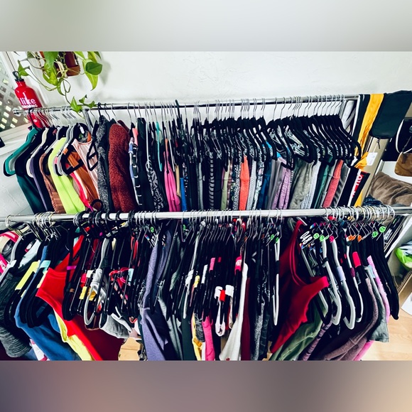 🚨 FOREVER THRIFTIN IS LIVE 🚨 - Picture 2 of 6